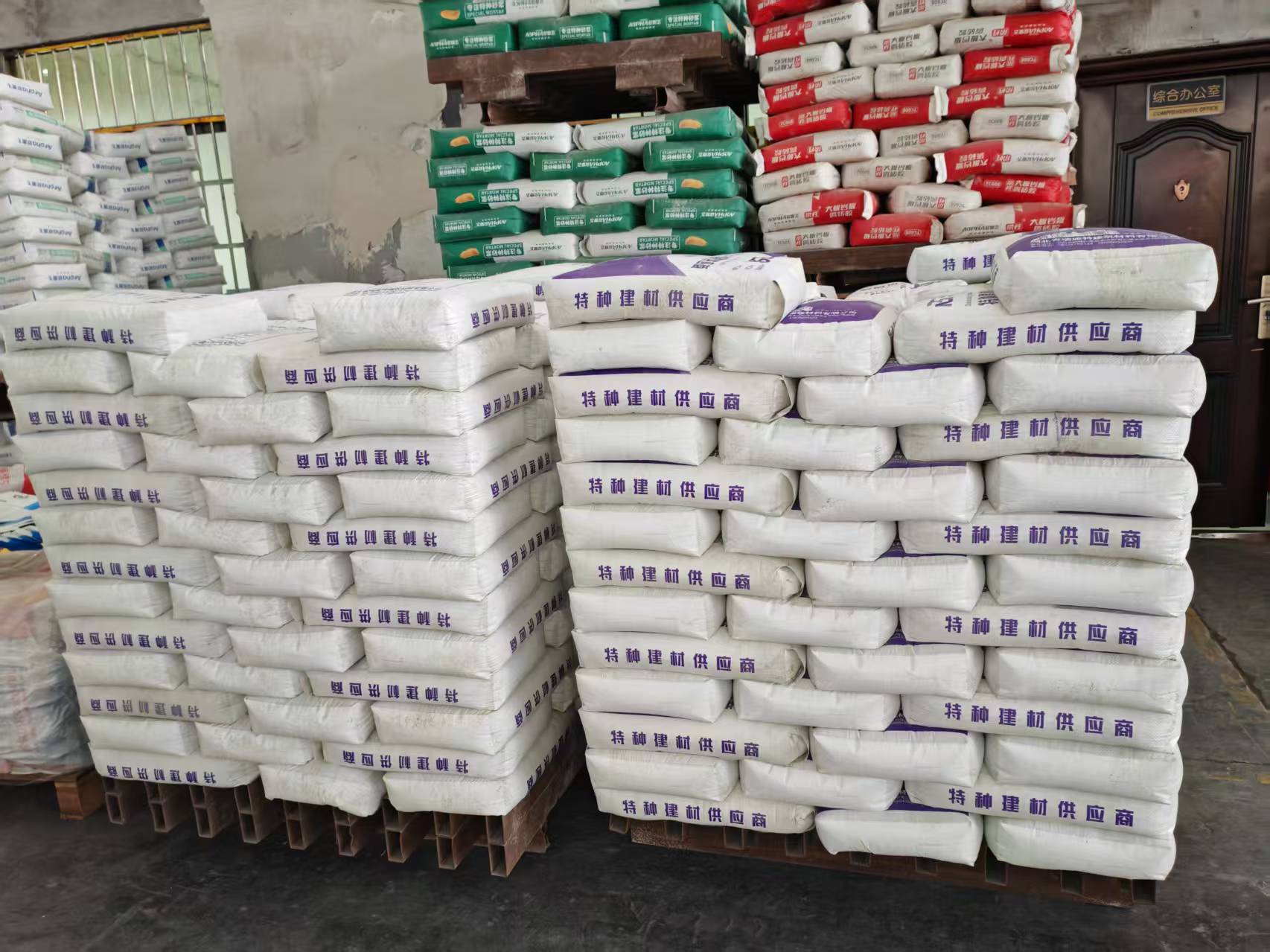 金口河拱顶带模注浆料