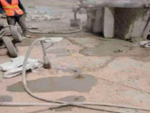 金口河水泥混凝土路面板底注浆技术 路面脱空注浆整治方案