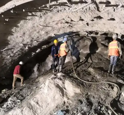 金口河拱顶带模注浆料的施工流程及注意事项